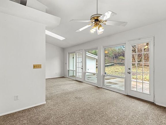 3rd image of 485 Waterford Dr