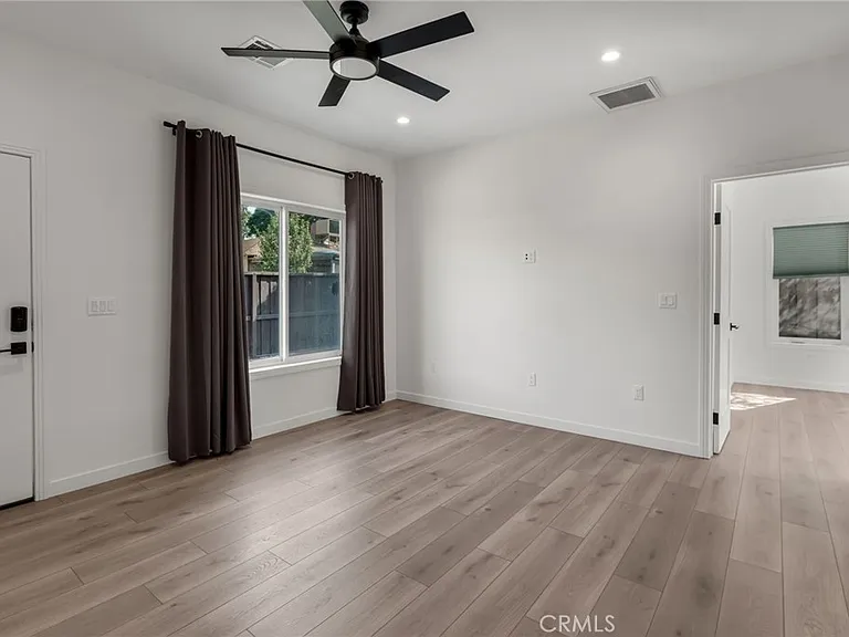 22434 Berdon St — Photo 7