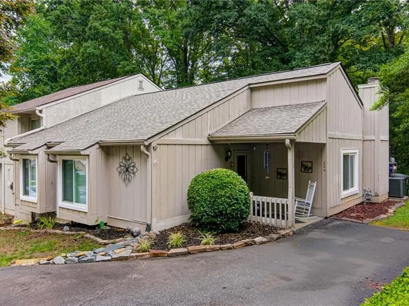 224 Lamplighter Cir, Winston Salem, NC 27104