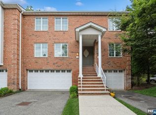 18 Skymark Blvd, Upper Saddle River, NJ 07458