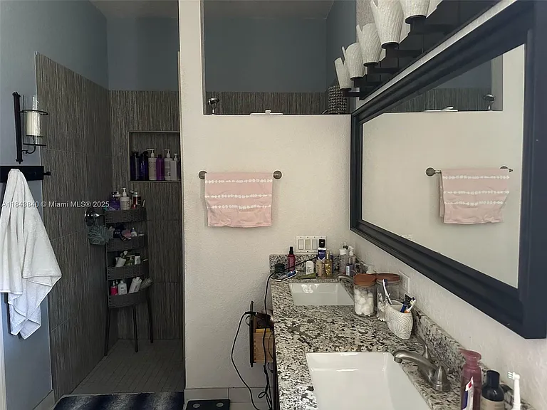 210 SW 4th St — Photo 9