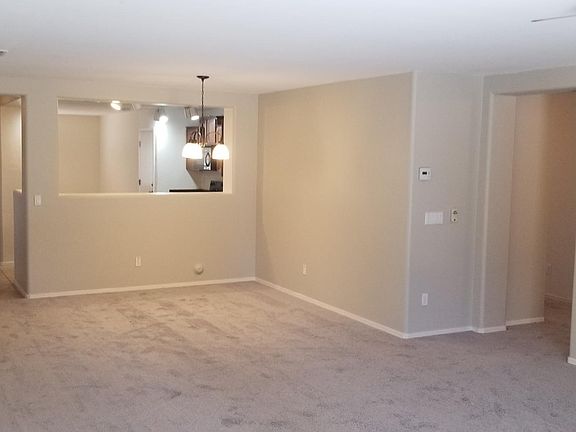 3rd image of 961 W Lindbergh Ave