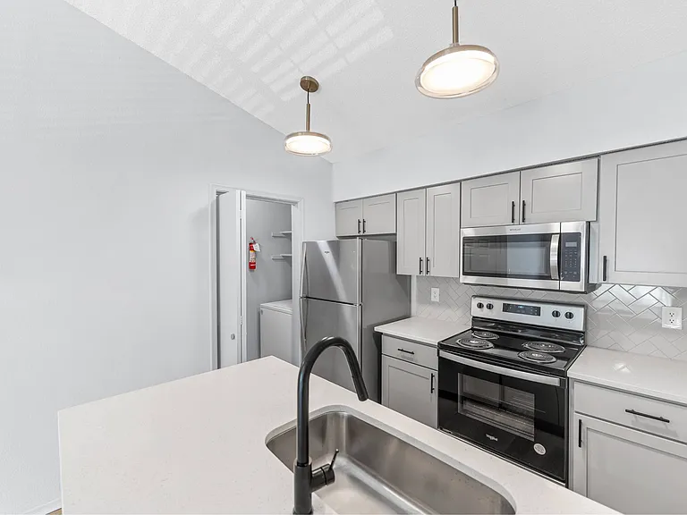 Silverwood Apartments — Photo 1