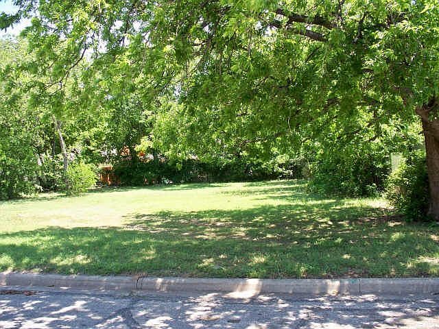 1st image of 208 West Pl