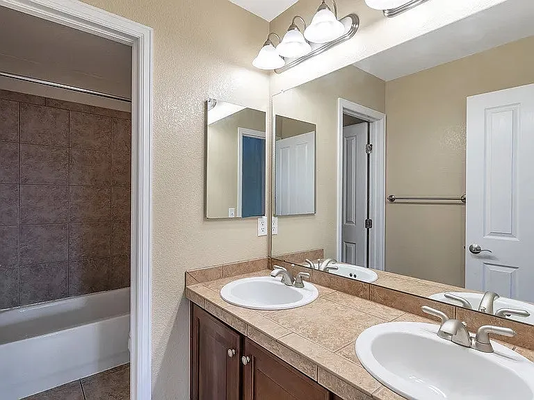 5255 Clovervale Cir — Photo 16