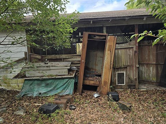 5th image of 4528 Horne Ave