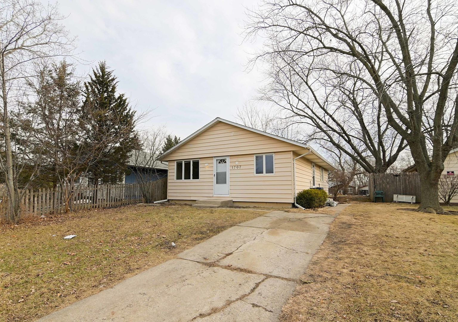 1707 Jethro Ave, Zion, IL 60099 | Zillow