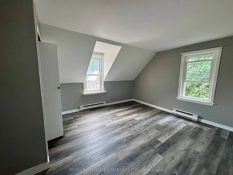 321 Water St E — Photo 7