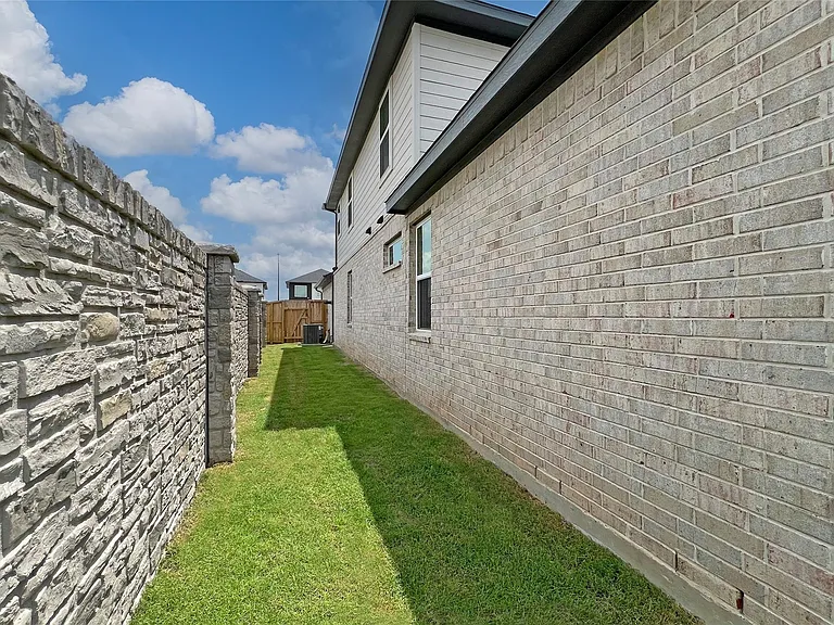 22114 Ingham Bluff Ln — Photo 35