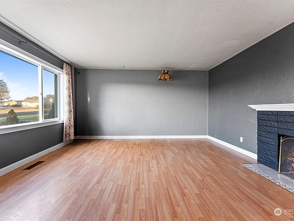 3rd image of 413 Knolls Vista Drive