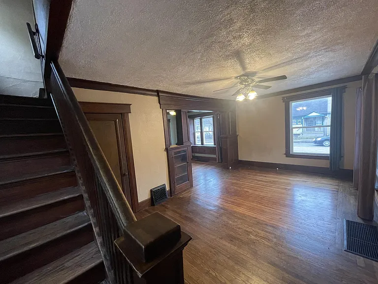 329 S Clemens Ave — Photo 5