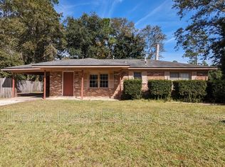 214 Honey Lane Cir, Hinesville, GA 31313