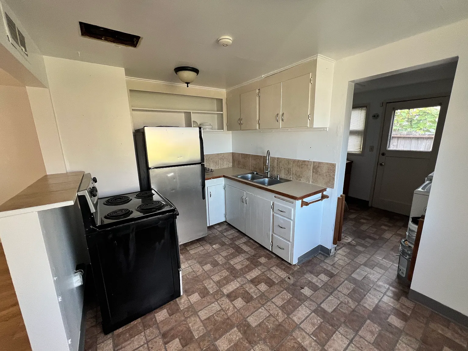 2 bed, 1100 sqft, $2,400 — Photo 2