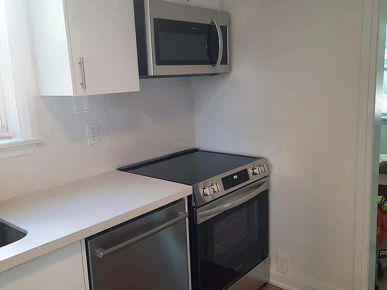 40 Stamford Sq N — Photo 21