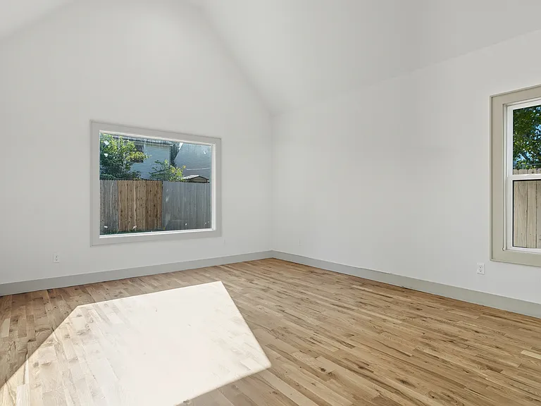 3921 S Madison Ave — Photo 37