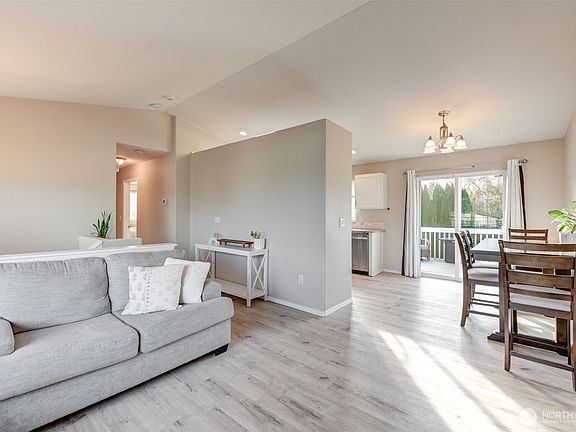 4th image of 6010 52nd Street NE