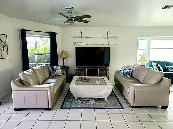 5th image of 4437 SE 8th Pl