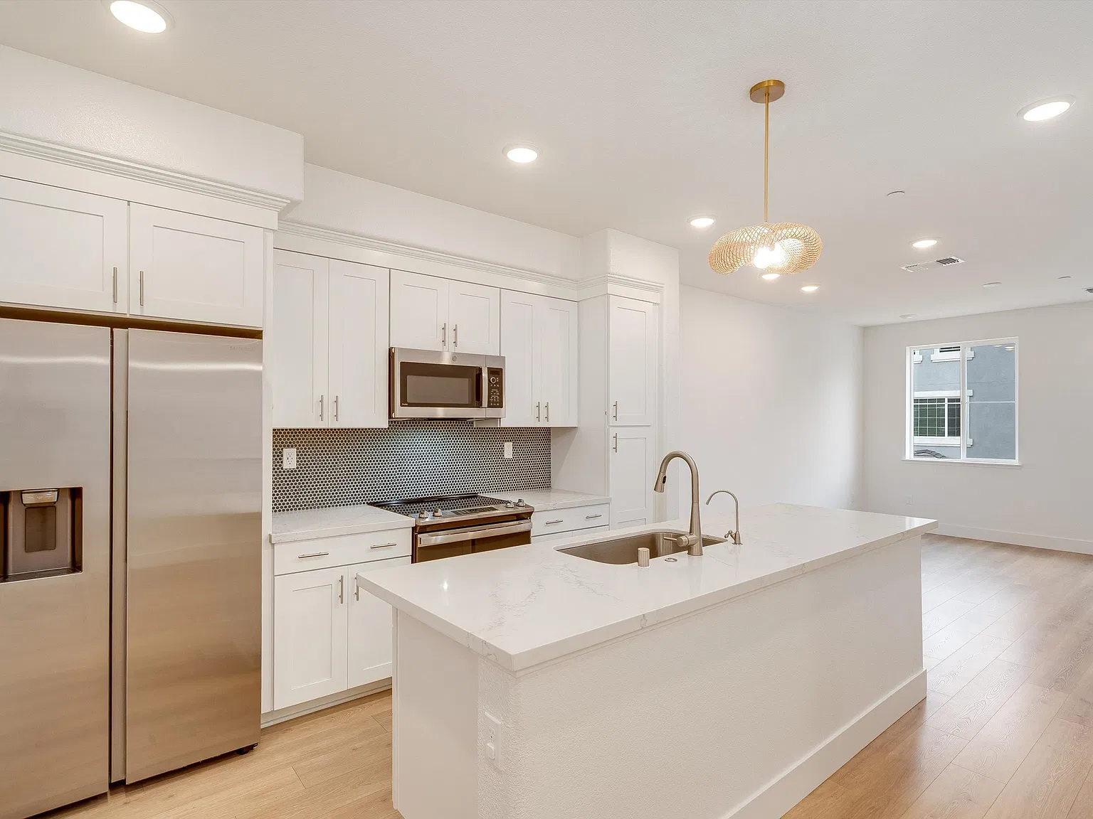 3 bed, 1472 sqft, $3,700 — Photo 1