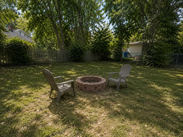 611 W Mulberry St — Photo 13