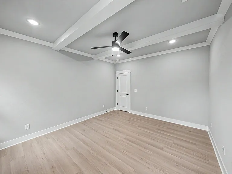 64 Islay Dr — Photo 10