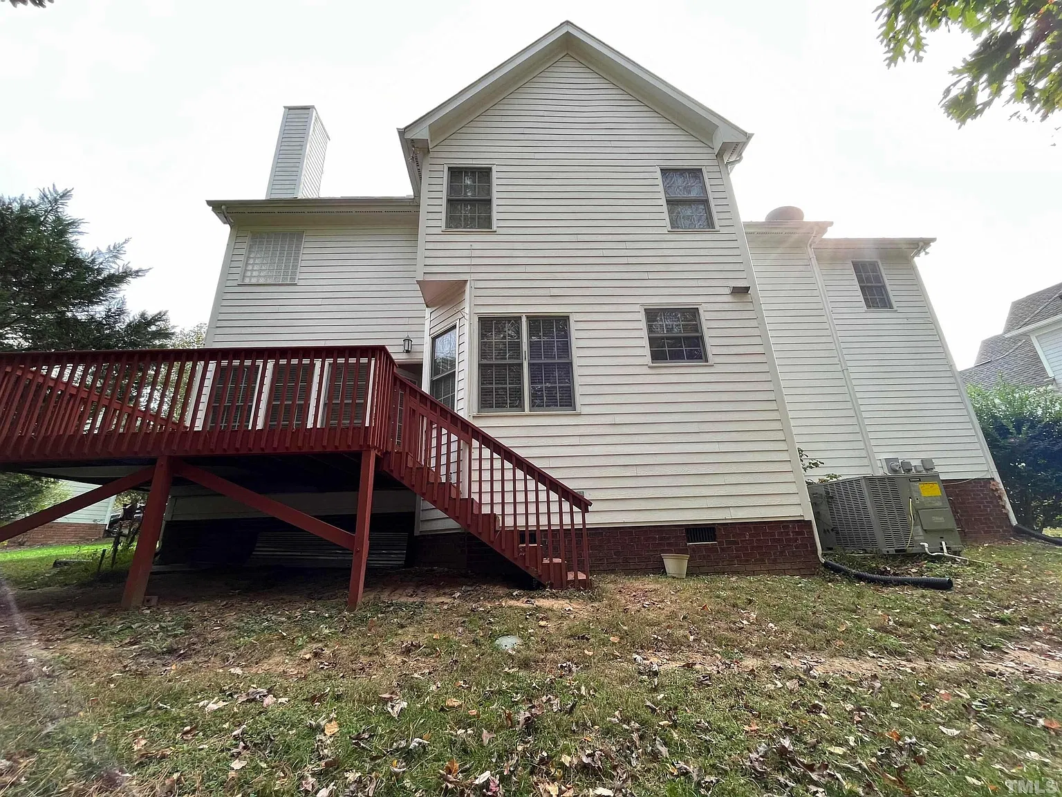 4 bed, 2.5 bath, 2441 sqft, $2,690 — Photo 2