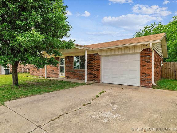 4th image of 1317 Damon Dr
