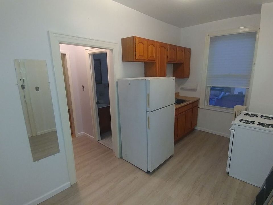 1st image of 2340 29th St APT 1C