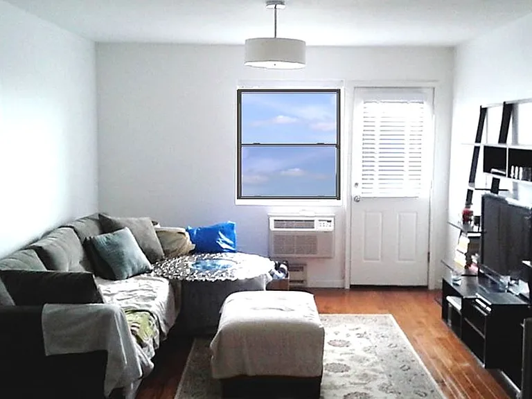 31-23 Crescent St #21D — Photo 1