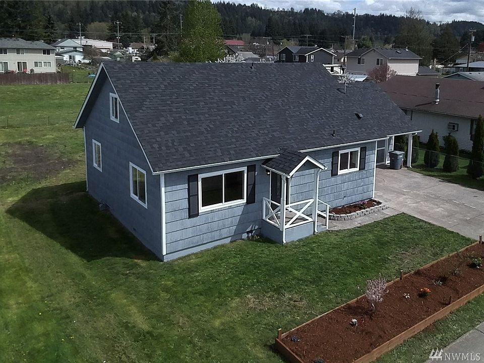 This house is so much bigger than it looks from the outside.  There is a full master suite upstairs!