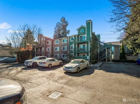 22700 30th Avenue S #206, Des Moines, WA 98198