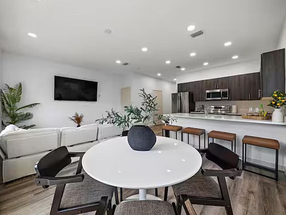 4th image of 1559 W 26th Court #1,2,3