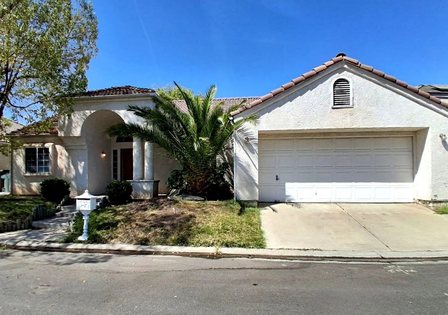 Fort Washington 3 Bedroom Home Located Near Champlain & Perrin! — Photo 1