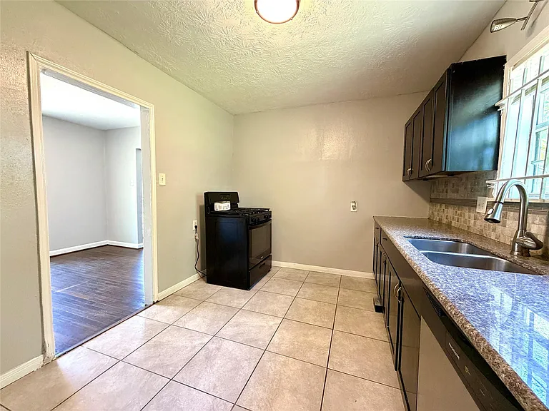 7120 Goforth St — Photo 9