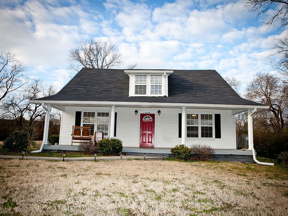 Country living in East Nash!