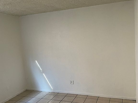 4th image of 436 W Oak St #3