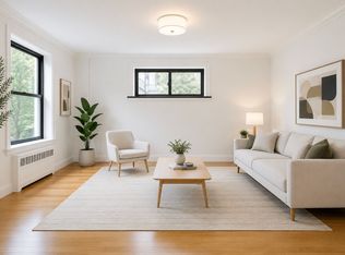450 W 50th St APT 2F, New York, NY 10019