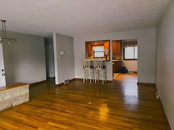 4th image of 1415 Renrose Ave
