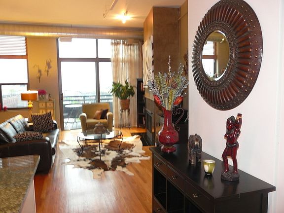 3rd image of 1735 W Diversey Pkwy APT 606