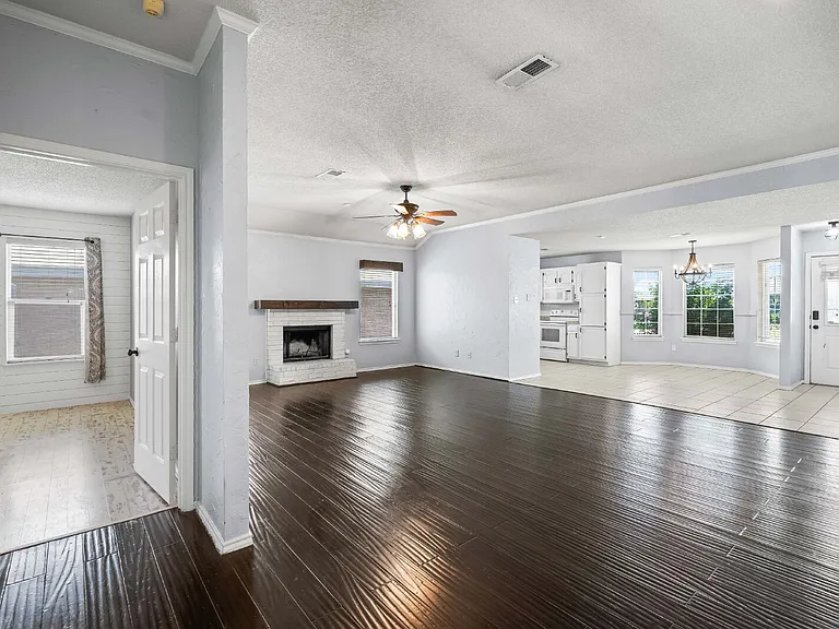 10702 Akron Ave — Photo 13