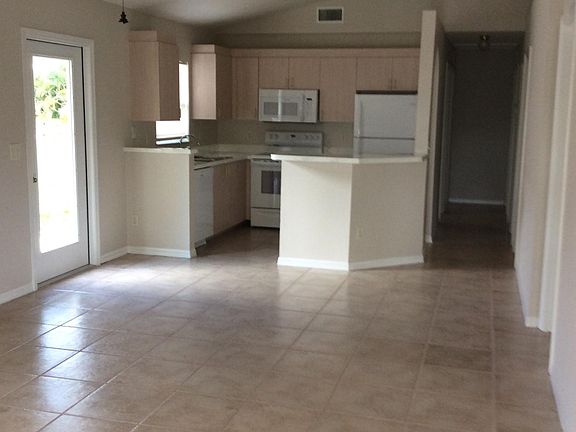 4th image of 5237 SE Driftwood Ave