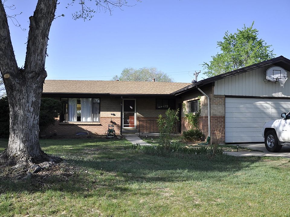 Front / 2 car garage