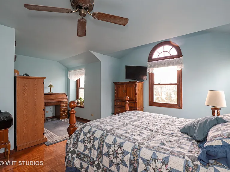 1162 Sandhurst Dr — Photo 9