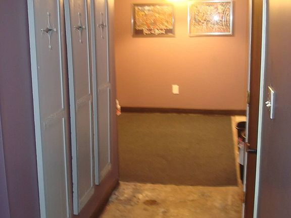 4th image of 422 E University Ave
