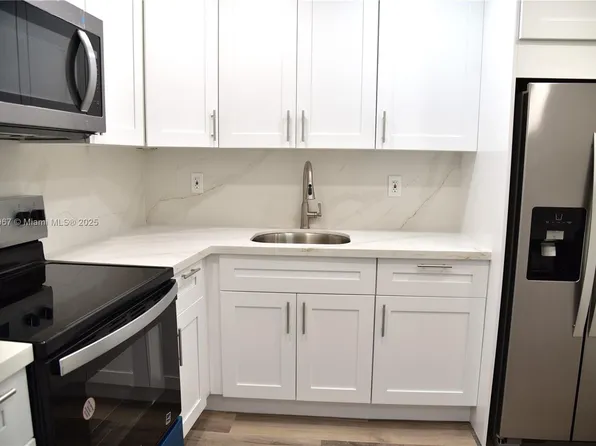6070 W 18th Ave APT 310, Hialeah, FL 33012
