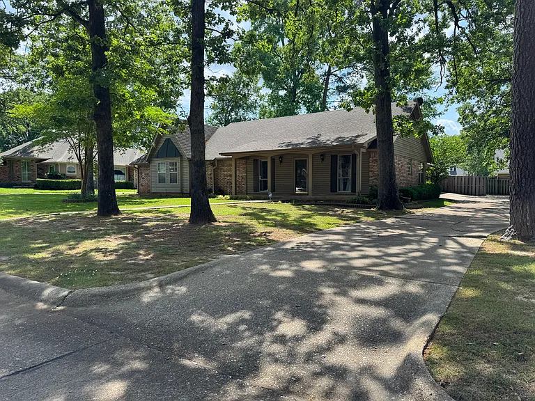 6107 Shadyside Ln — Photo 1