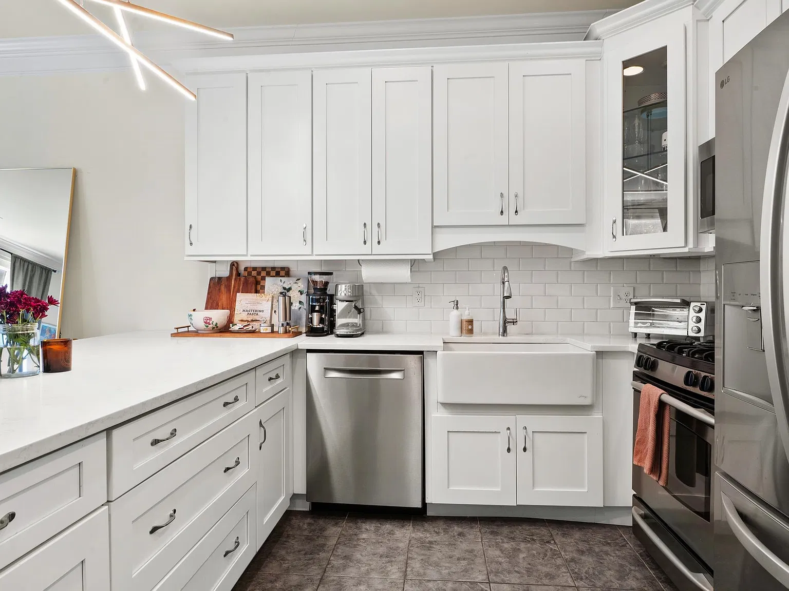 1 bed, 1.0 bath, $4,100 — Photo 2