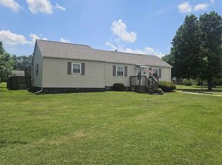 1050 W Hickory St, Canton, IL 61520