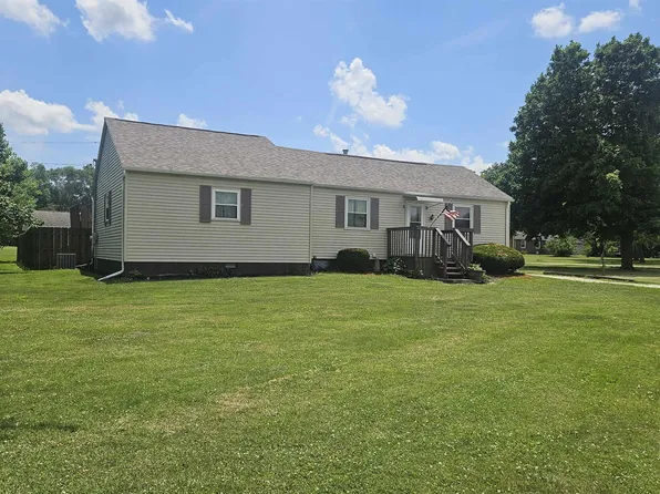 1050 W Hickory St, Canton, IL 61520