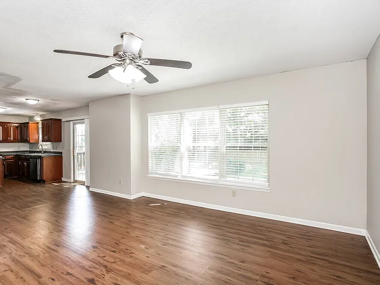 5805 Tanager Ln — Photo 5