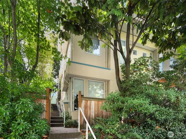 3661 Albion Place N #5, Seattle, WA 98103